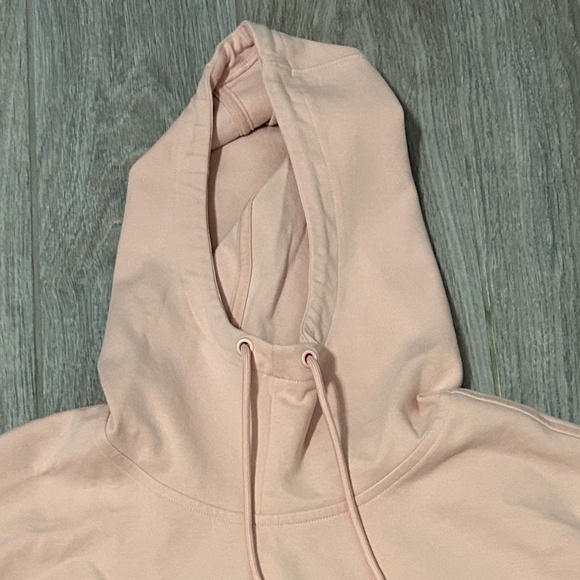 LIKE NEW! Women's Old Navy Active -Blush Crop Hoodie - MEDIIUM - Picture 2 of 5
